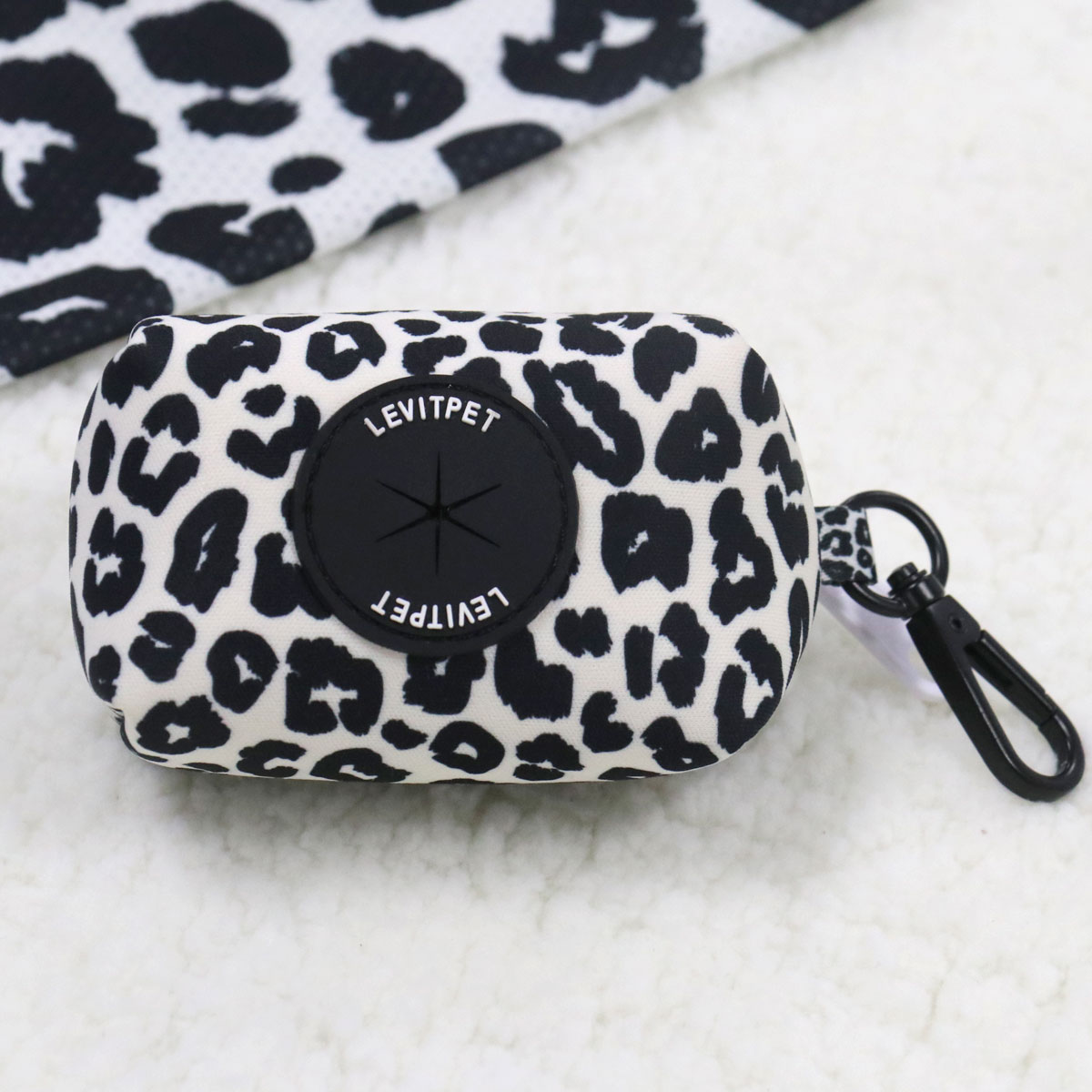 Sac à crottes de chien léopard noir